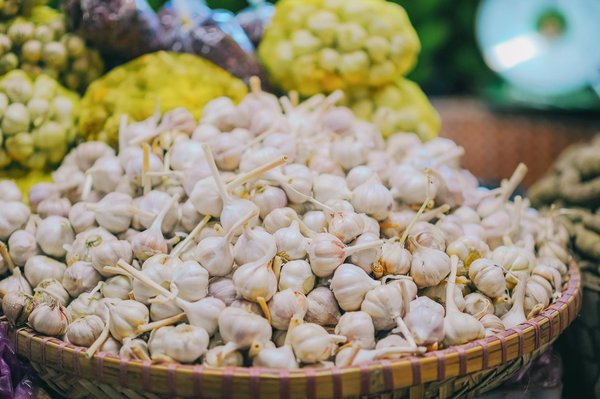 Quels sont les ingrédients pour une salade de betteraves rouges et chèvre frais ?