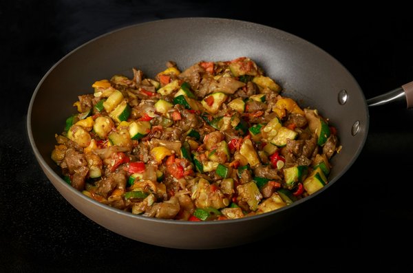Comment préparer une ratatouille express avec des légumes croquants et une sauce savoureuse ?